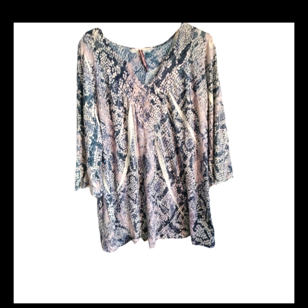 XL Sienna Rose Womens Blouse Snakeskin Color Floral Laced Neck Top Sleeve